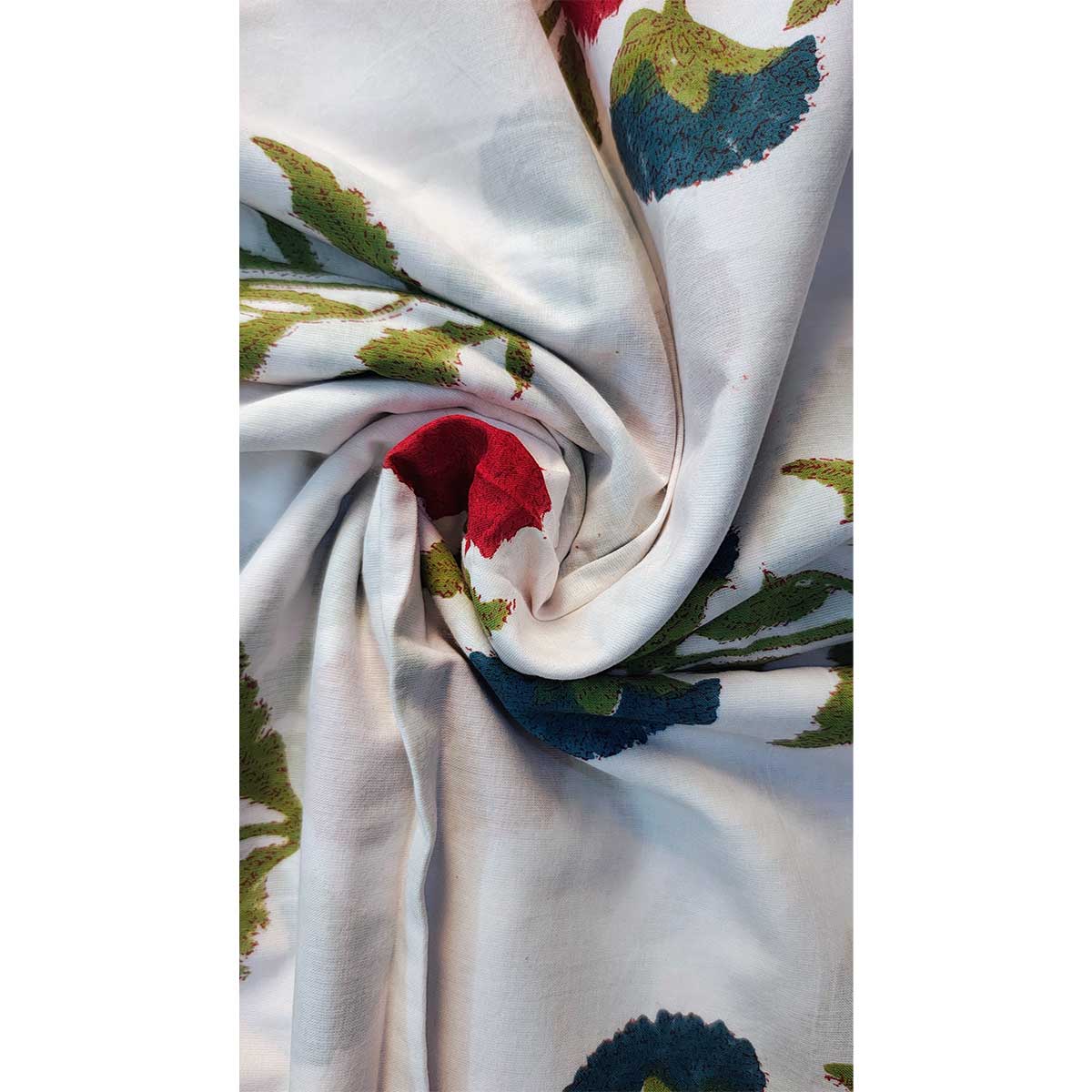 Handmade Bagru Print Textile – White And Red Floral Print Cotton Material
