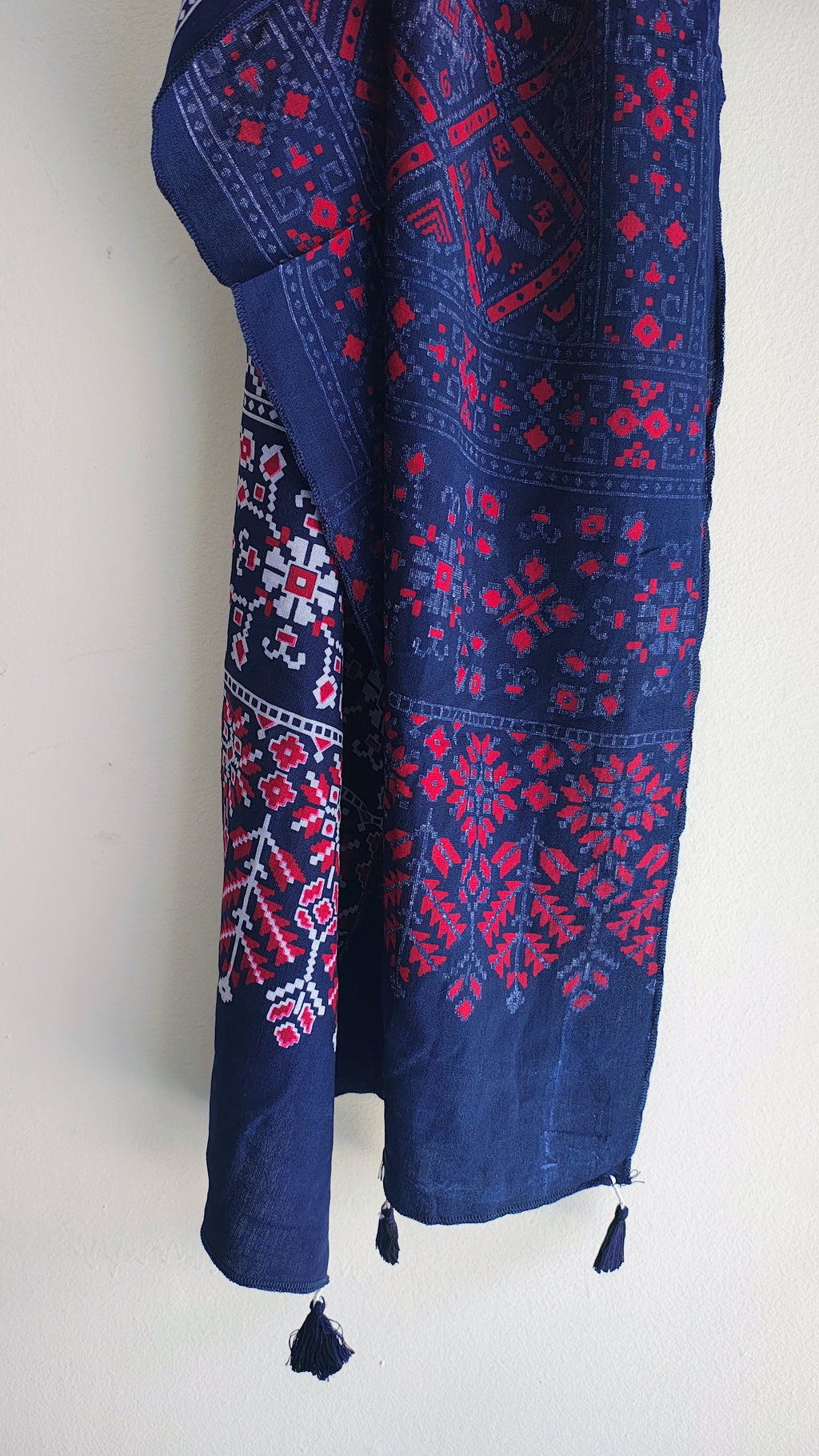 Navy blue Ajrakh printed cotton stole ISAK16-06C — ethnic scarf with geometric patterns and tassel ends — Indiascarves