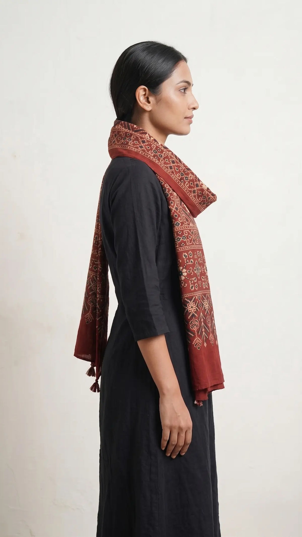 Maroon Ajrakh printed cotton stole ISAK16-06E — 55x210 cm traditional Indian dupatta with tassel fringe — Indiascarves