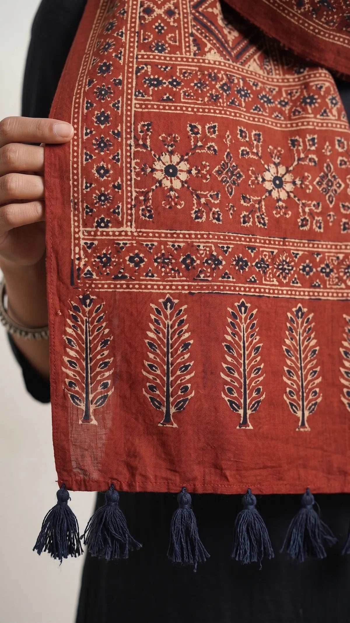 Maroon Ajrakh cotton stole ISAK16-06E worn by model — Kutch hand block print ethnic scarf — Indiascarves