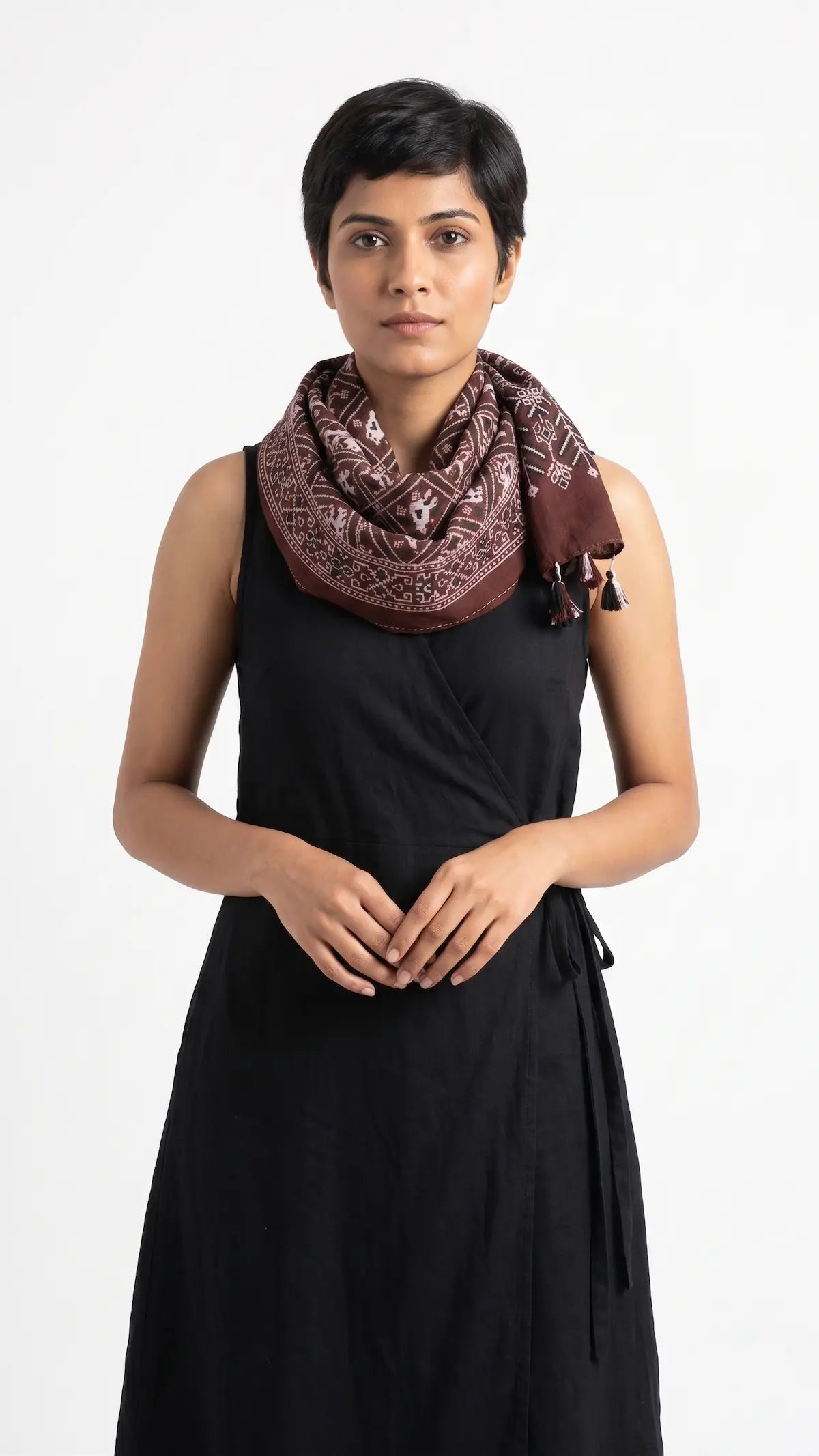Maroon Ajrakh printed cotton stole ISAK16-06F — deep maroon with cream Kutch geometric motifs and tassels — Indiascarves