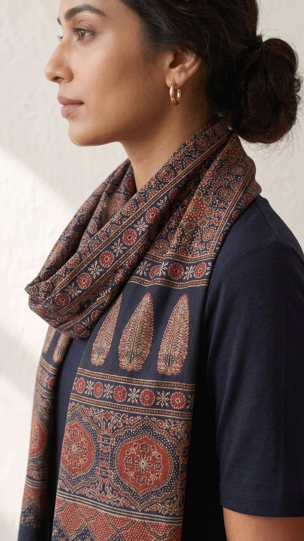 Black Ajrakh printed cotton stole ISAK16-07D — 55x210 cm traditional Indian dupatta with tassels — Indiascarves