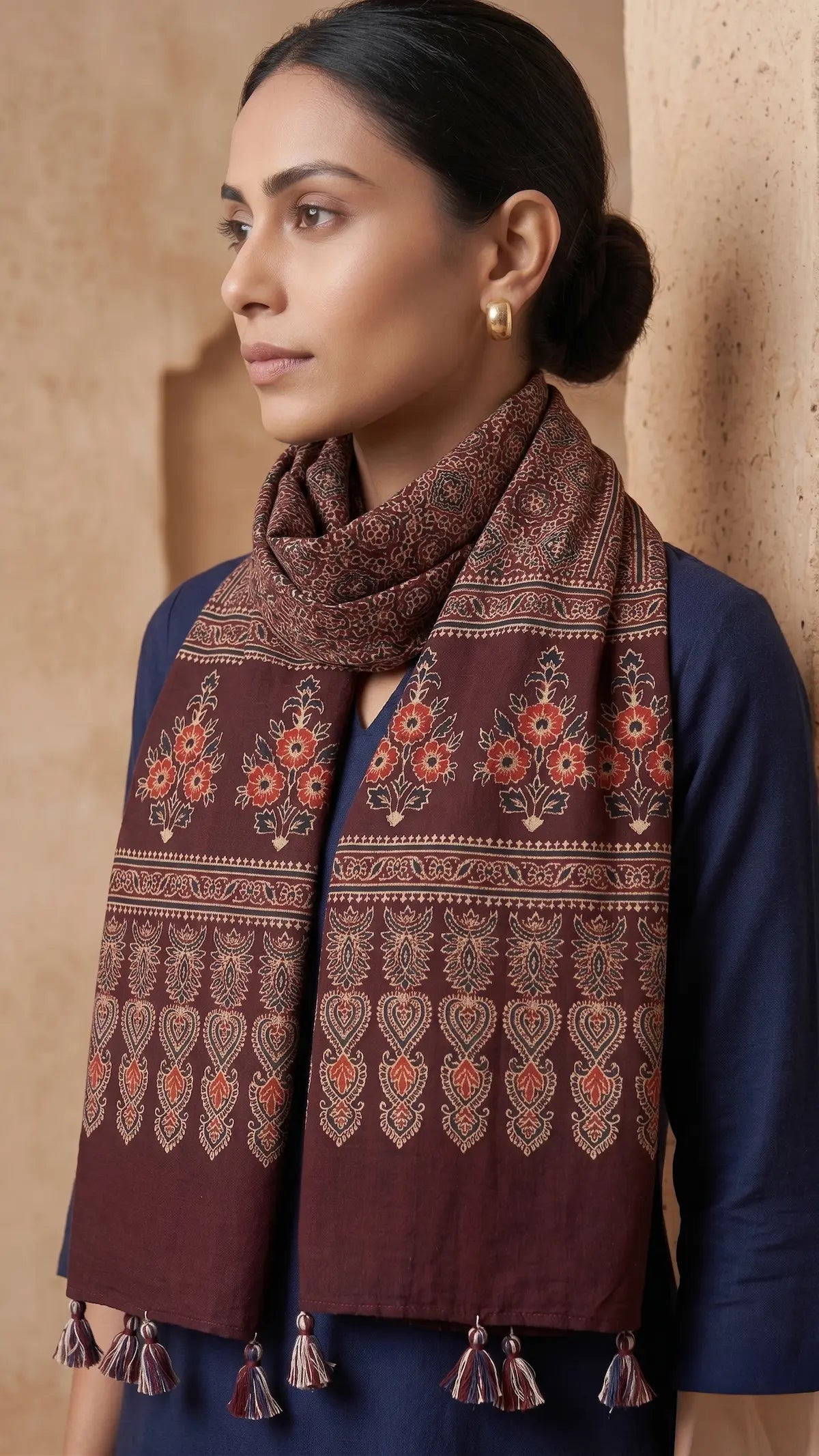 Brown Ajrakh printed cotton stole ISAK16-08B — warm brown with beige cream geometric motifs and tassels — Indiascarves