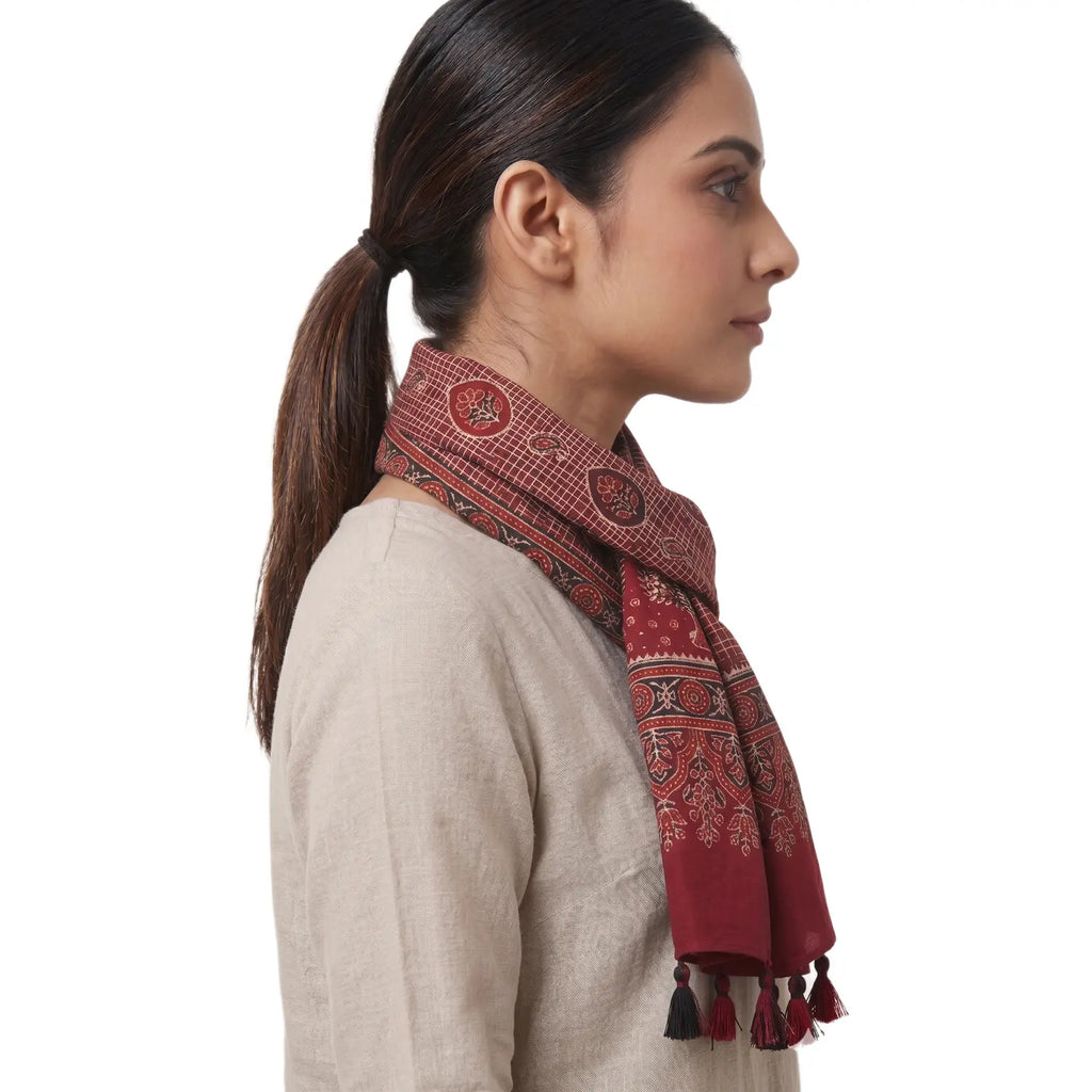 Maroon Ajrakh cotton stole ISAK16-09B worn by model — Kutch hand block print ethnic scarf — Indiascarves