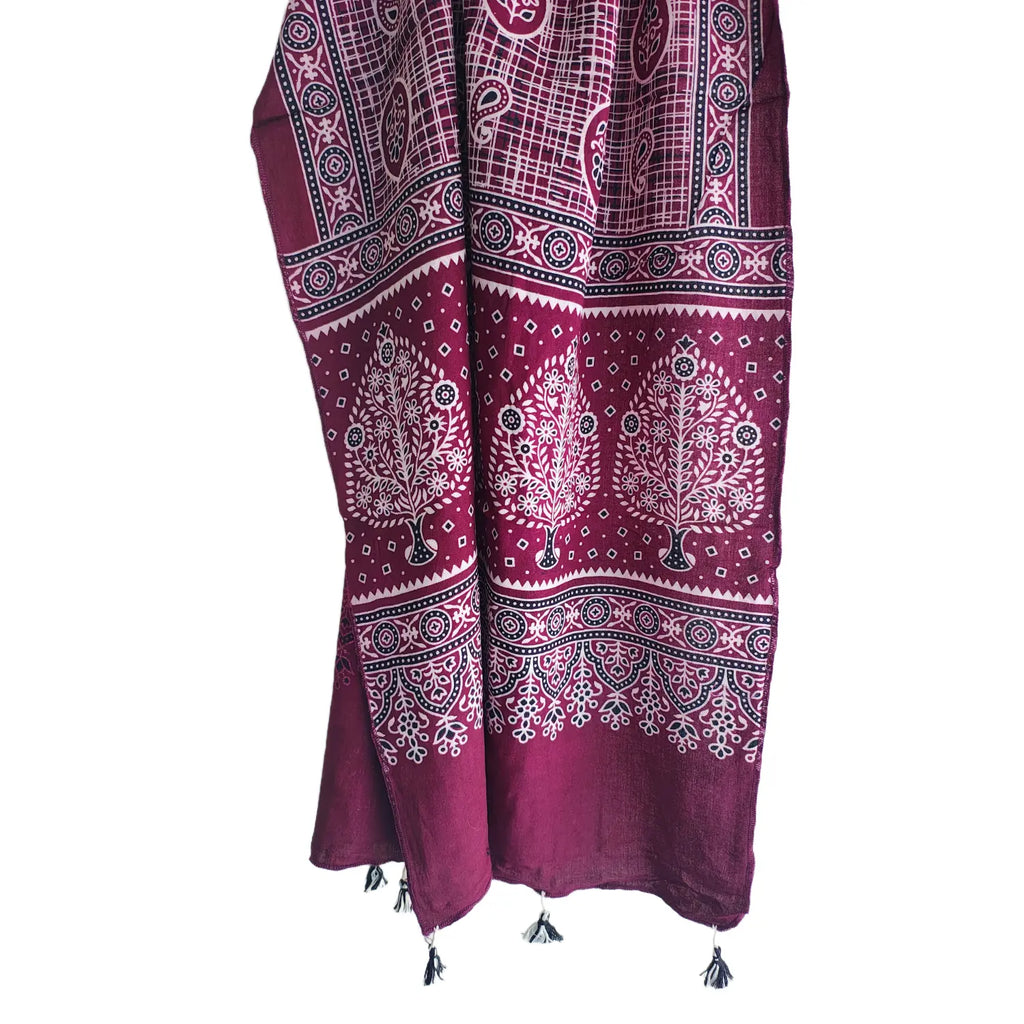 Maroon Ajrakh printed cotton stole ISAK16-09D — 55x210 cm traditional Indian dupatta with tassels — Indiascarves