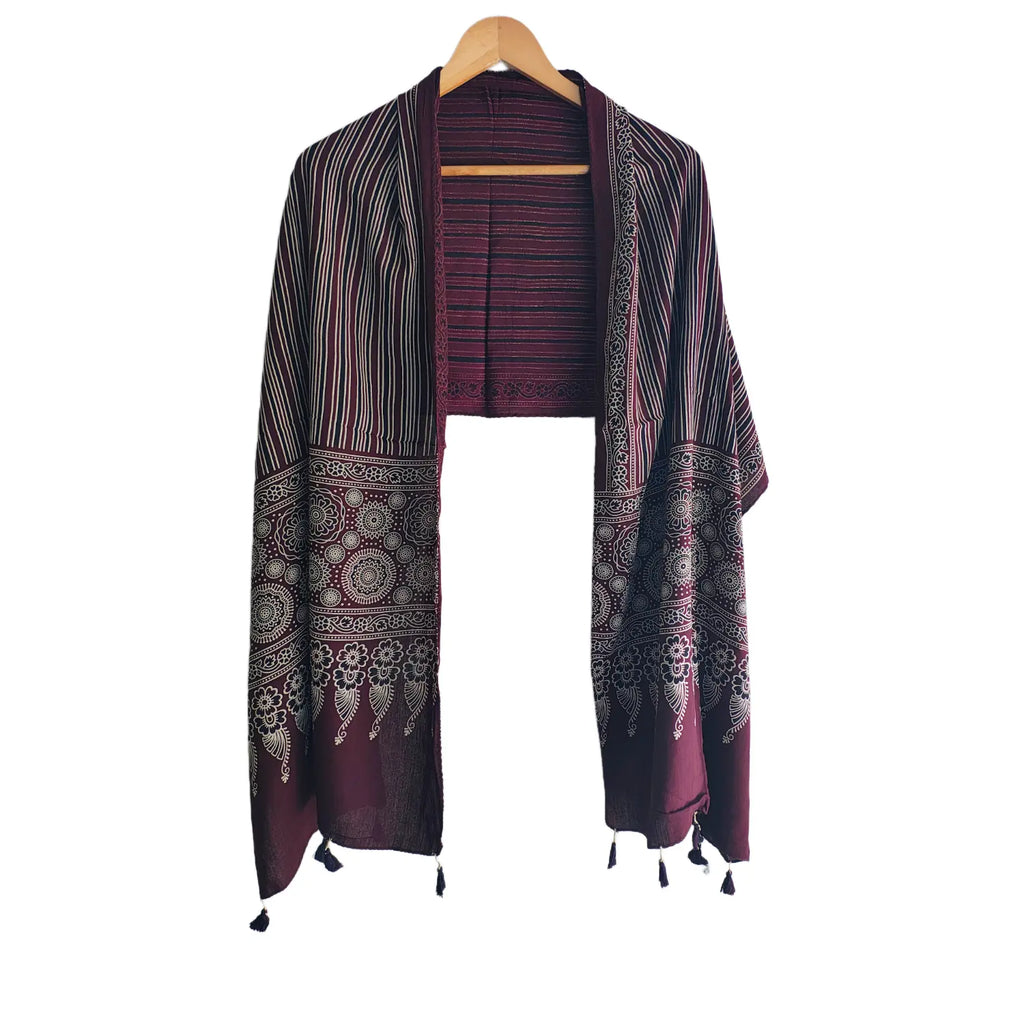 Black Ajrakh cotton stole ISAK16-10C worn by model — Kutch hand block print ethnic scarf — Indiascarves