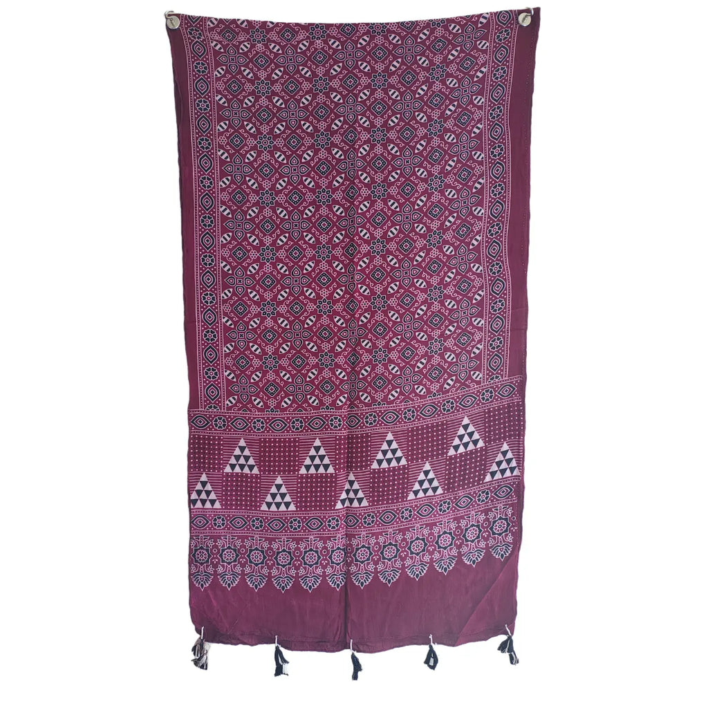 Maroon Ajrakh cotton stole ISAK16-12E — close-up of triangular border and paisley block print motifs — Indiascarves