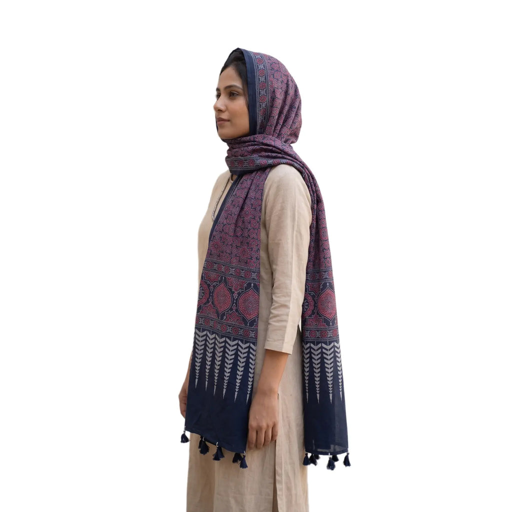 Navy blue Ajrakh cotton stole ISAK16-13B worn by model — Kutch hand block print ethnic scarf — Indiascarves